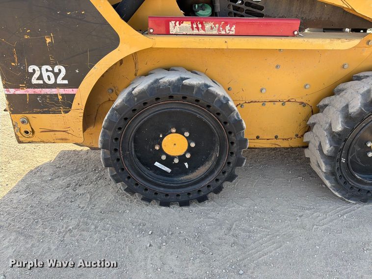 image for item MZ9895 2004 Caterpillar 262 skid steer loader