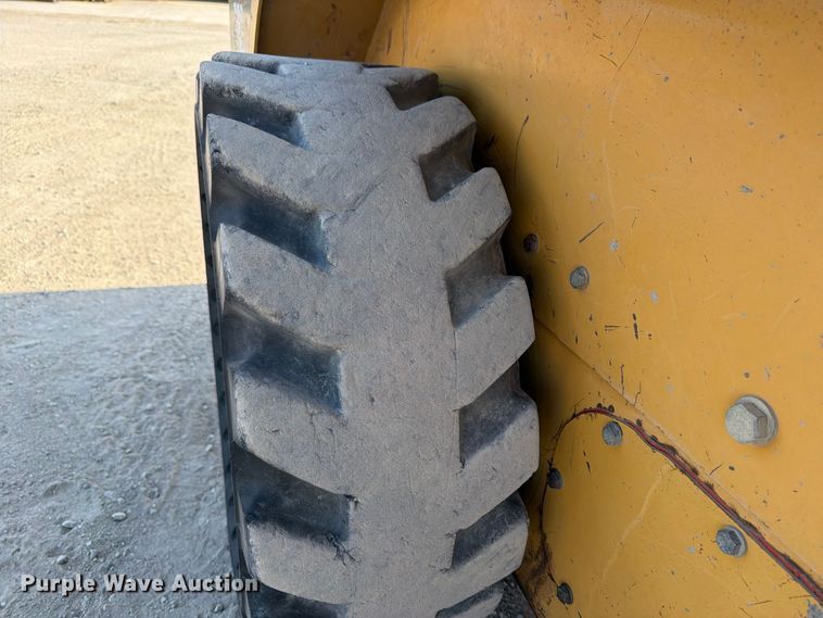image for item MZ9895 2004 Caterpillar 262 skid steer loader