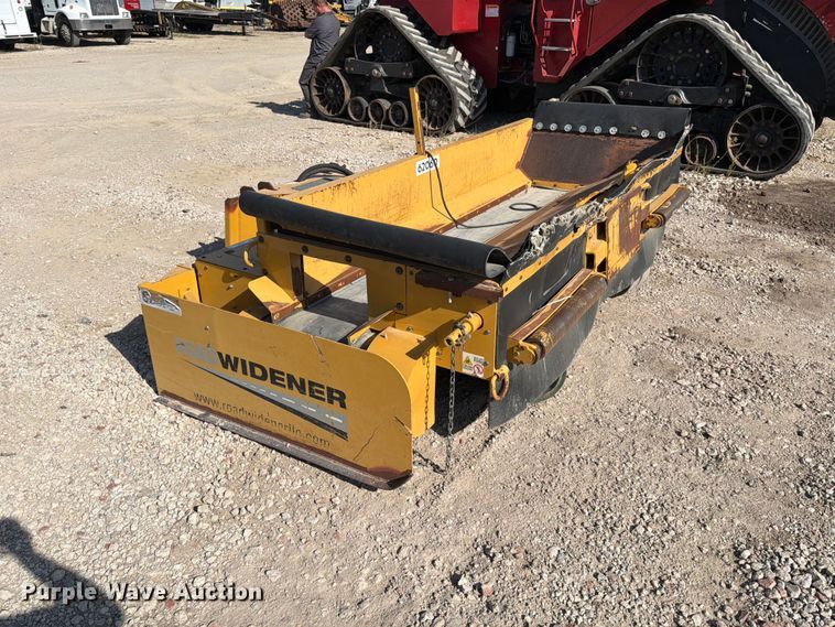 image for item MZ9898 Road Widener FHR skid steer road widener