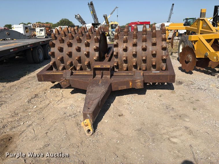 image for item MZ9899 Pull type roller compactor