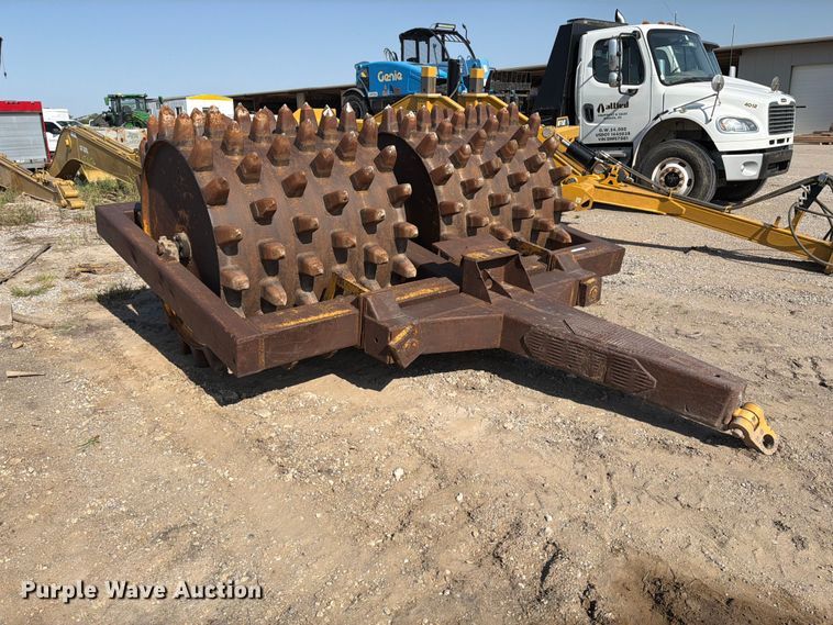 image for item MZ9899 Pull type roller compactor