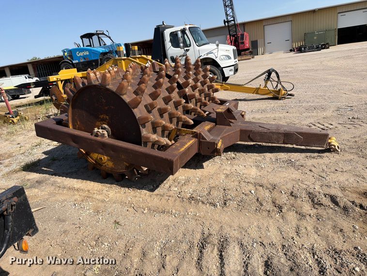 image for item MZ9899 Pull type roller compactor