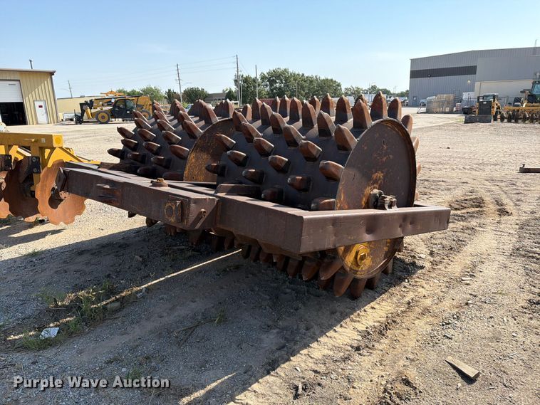 image for item MZ9899 Pull type roller compactor
