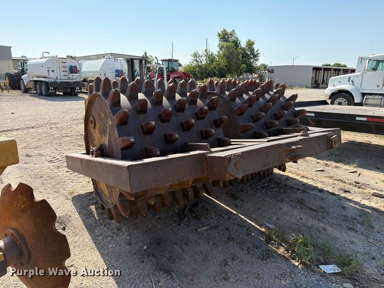 image for item MZ9899 Pull type roller compactor