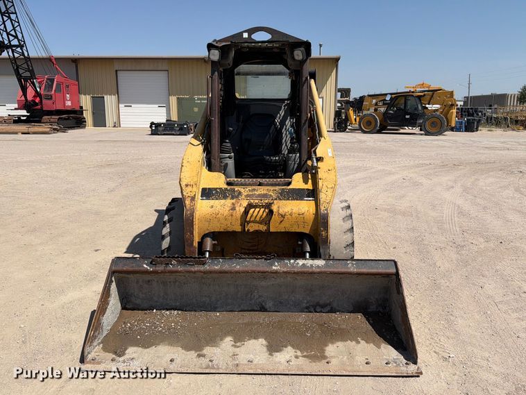 image for item MZ9905 2002 Caterpillar 262 skid steer loader