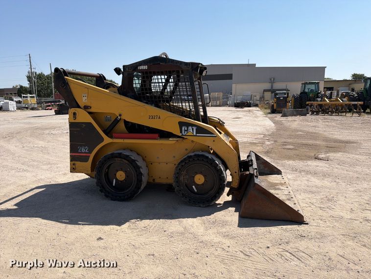 image for item MZ9905 2002 Caterpillar 262 skid steer loader