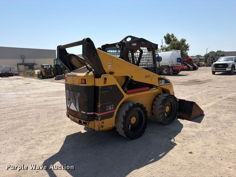 image for item MZ9905 2002 Caterpillar 262 skid steer loader