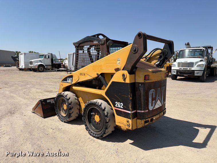 image for item MZ9905 2002 Caterpillar 262 skid steer loader