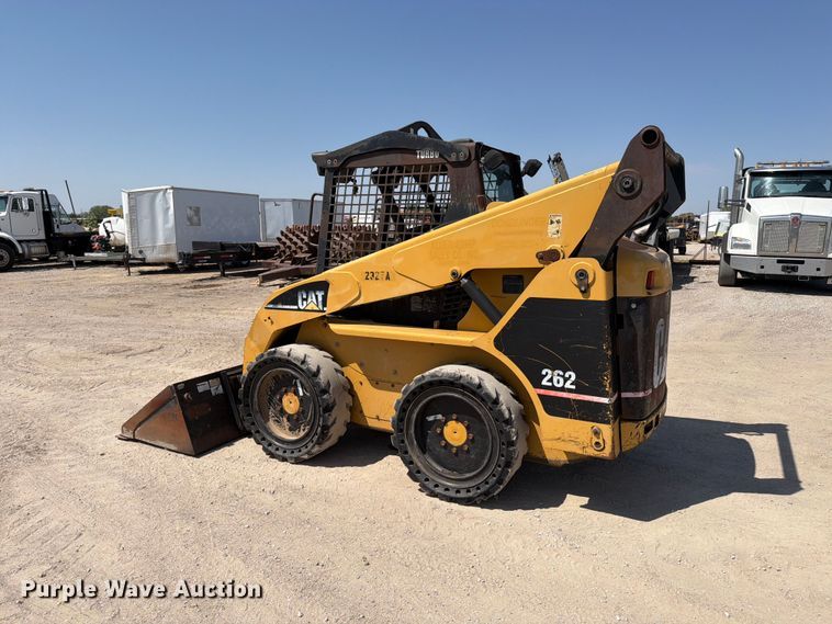 image for item MZ9905 2002 Caterpillar 262 skid steer loader