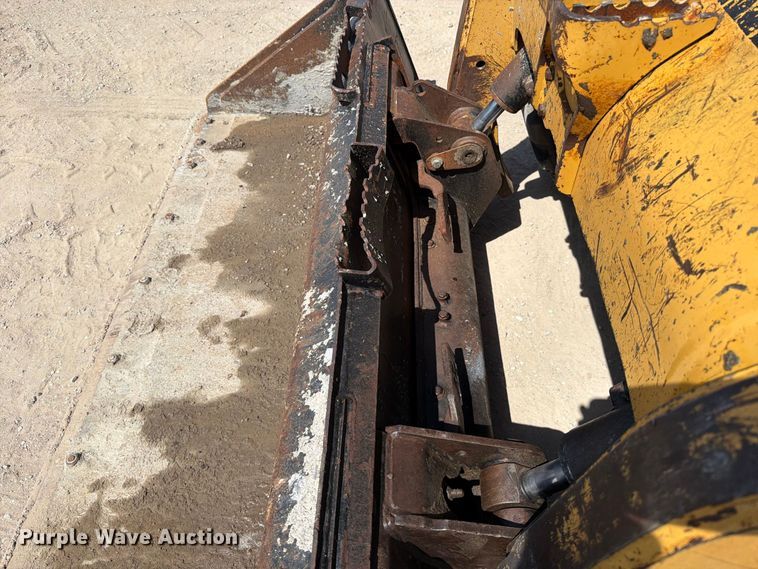 image for item MZ9905 2002 Caterpillar 262 skid steer loader