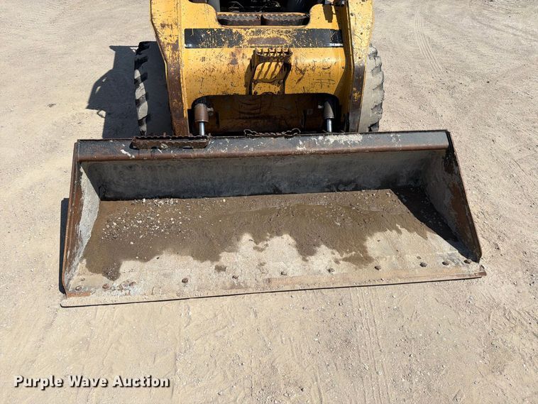 image for item MZ9905 2002 Caterpillar 262 skid steer loader