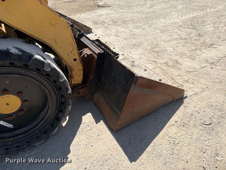 image for item MZ9905 2002 Caterpillar 262 skid steer loader