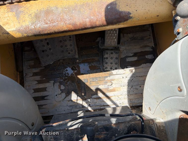 image for item MZ9905 2002 Caterpillar 262 skid steer loader