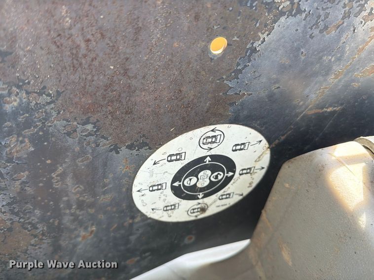 image for item MZ9905 2002 Caterpillar 262 skid steer loader
