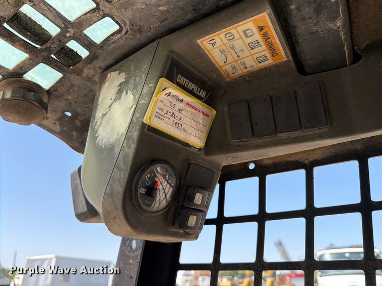 image for item MZ9905 2002 Caterpillar 262 skid steer loader