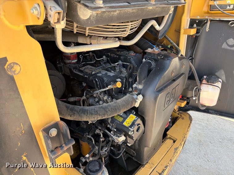 image for item MZ9905 2002 Caterpillar 262 skid steer loader