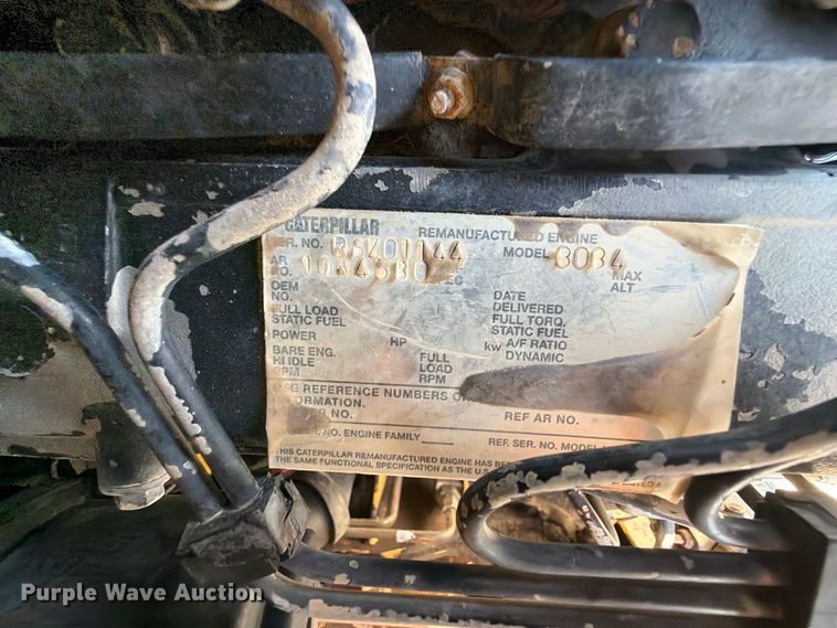 image for item MZ9905 2002 Caterpillar 262 skid steer loader