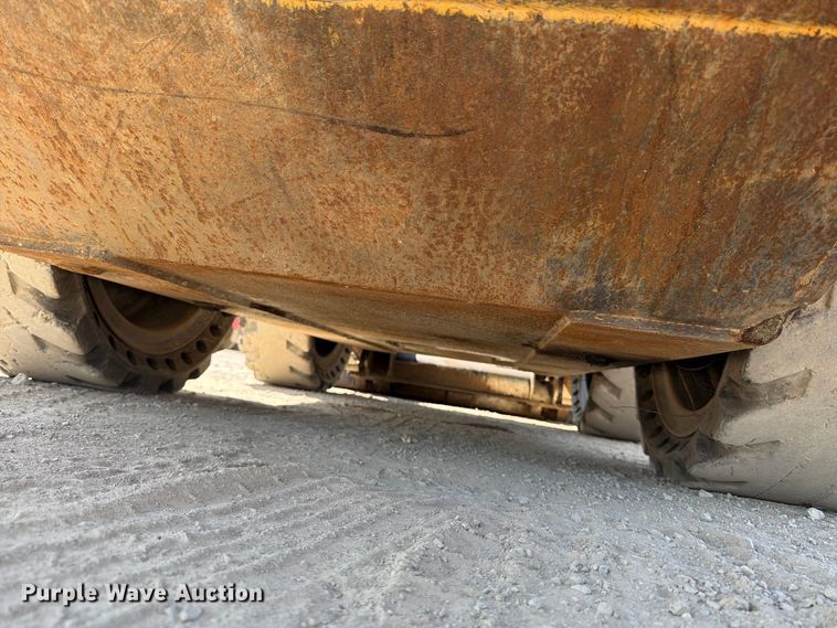 image for item MZ9905 2002 Caterpillar 262 skid steer loader