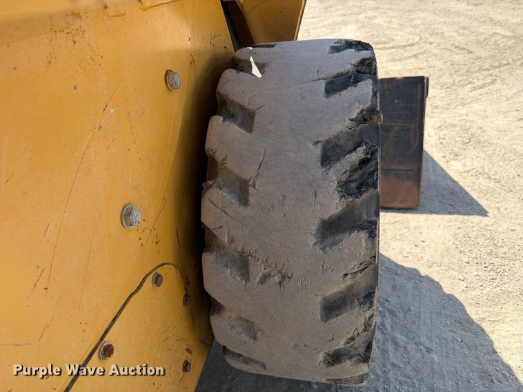 image for item MZ9905 2002 Caterpillar 262 skid steer loader