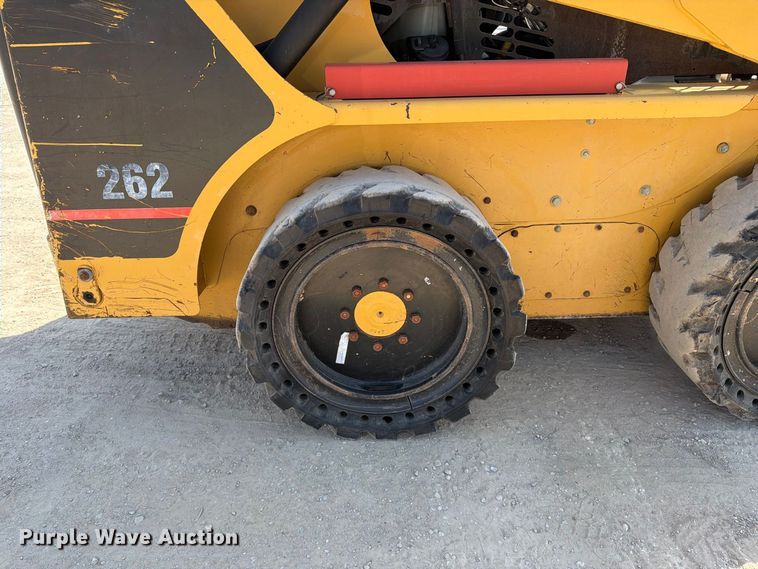 image for item MZ9905 2002 Caterpillar 262 skid steer loader