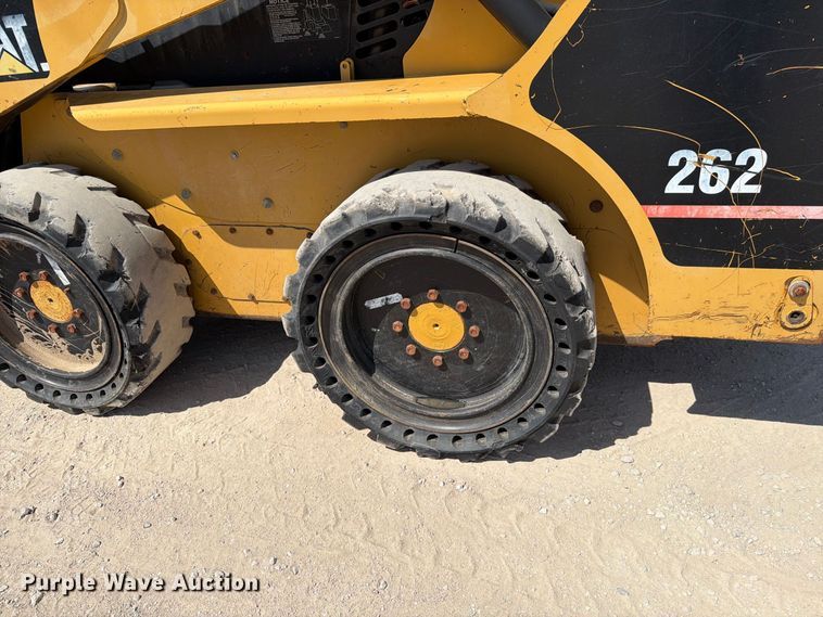 image for item MZ9905 2002 Caterpillar 262 skid steer loader