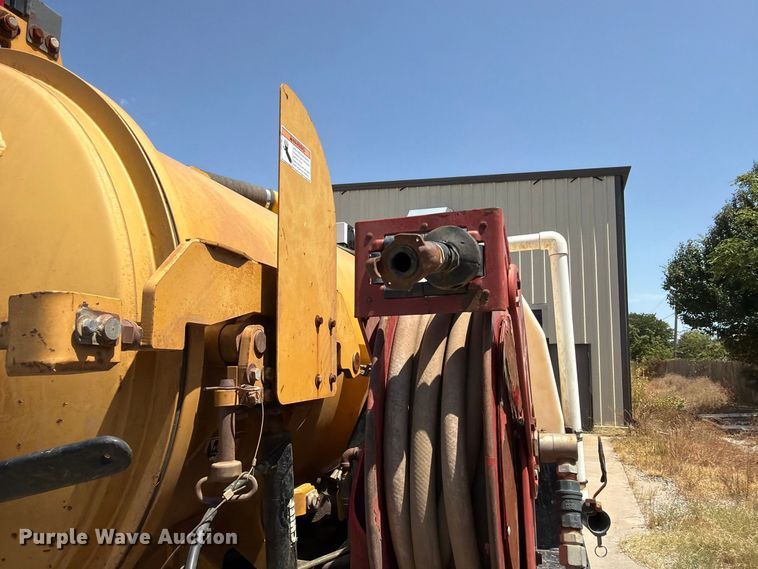 image for item MZ9906 Vermeer VSK100XT-500AIR hydrovac bed