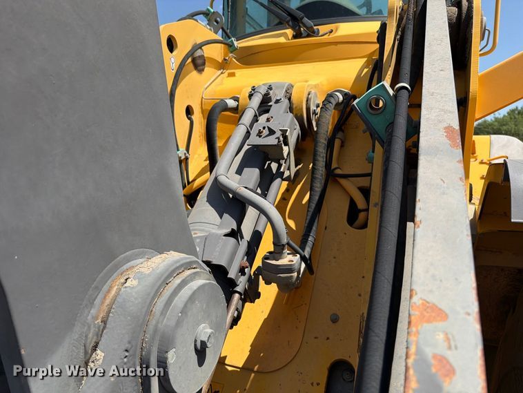 image for item MZ9914 2006 Volvo L90E wheel loader