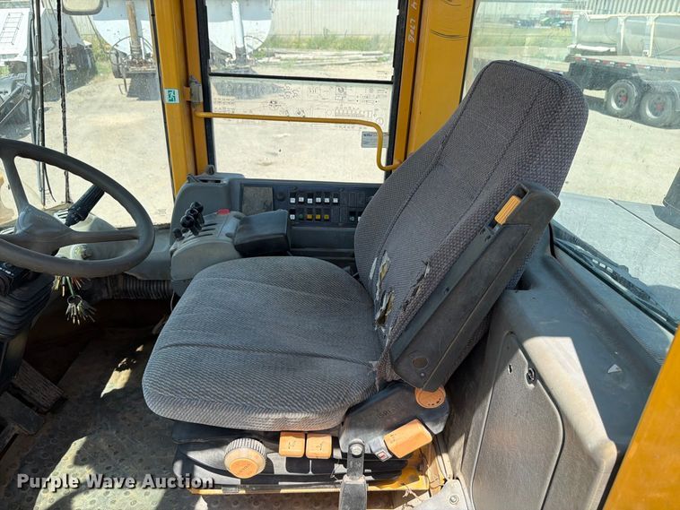 image for item MZ9914 2006 Volvo L90E wheel loader