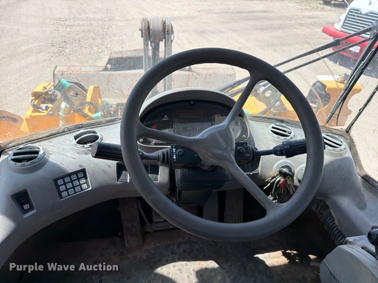 image for item MZ9914 2006 Volvo L90E wheel loader