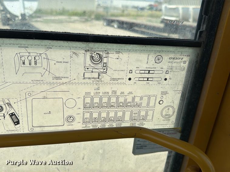 image for item MZ9914 2006 Volvo L90E wheel loader