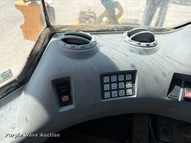image for item MZ9914 2006 Volvo L90E wheel loader