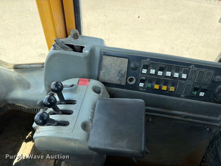 image for item MZ9914 2006 Volvo L90E wheel loader