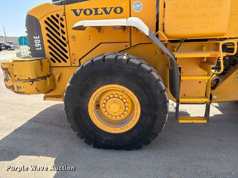image for item MZ9914 2006 Volvo L90E wheel loader