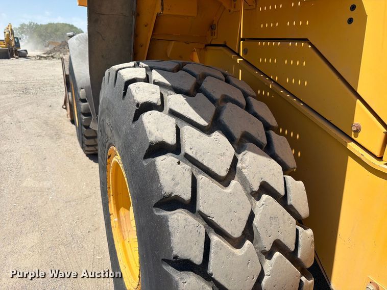 image for item MZ9914 2006 Volvo L90E wheel loader