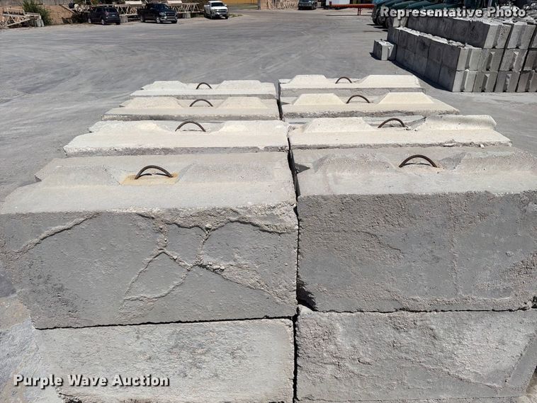 image for item MZ9935 (24) concrete edge bunker blocks