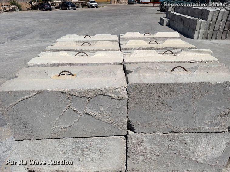 image for item MZ9947 (24) concrete edge bunker blocks