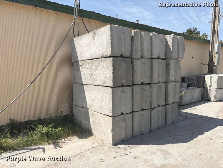image for item MZ9959 (16) concrete edge bunker blocks