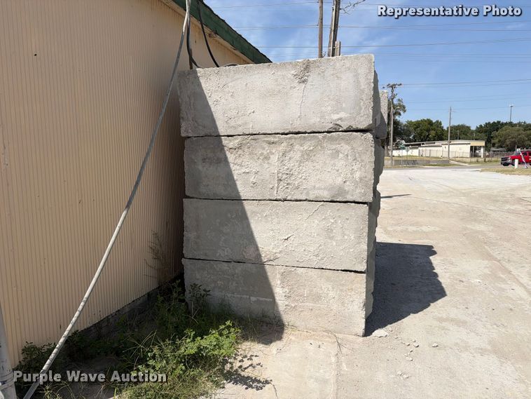 image for item MZ9959 (16) concrete edge bunker blocks