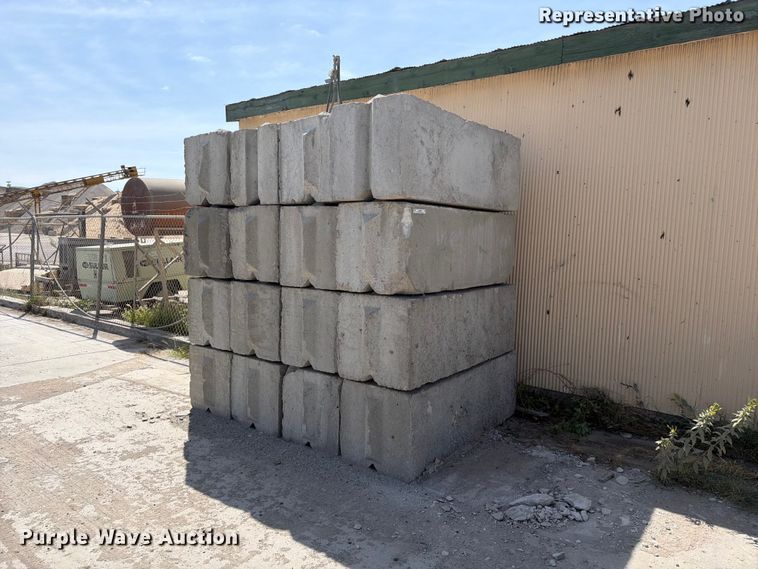 image for item MZ9959 (16) concrete edge bunker blocks