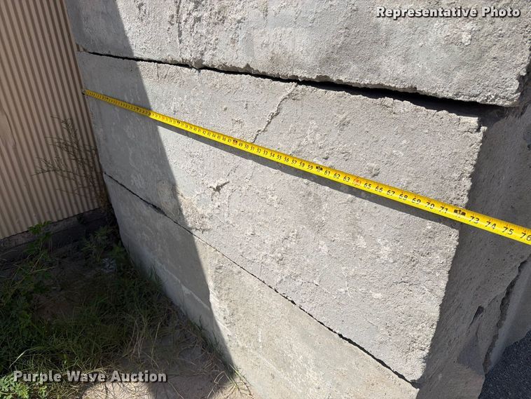 image for item MZ9959 (16) concrete edge bunker blocks