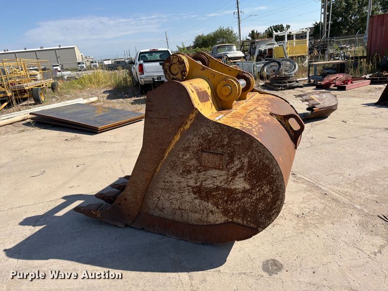 image for item MZ9966 Caterpillar excavator bucket