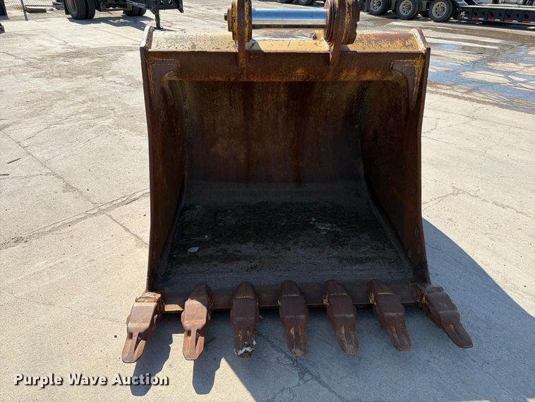 image for item MZ9966 Caterpillar excavator bucket