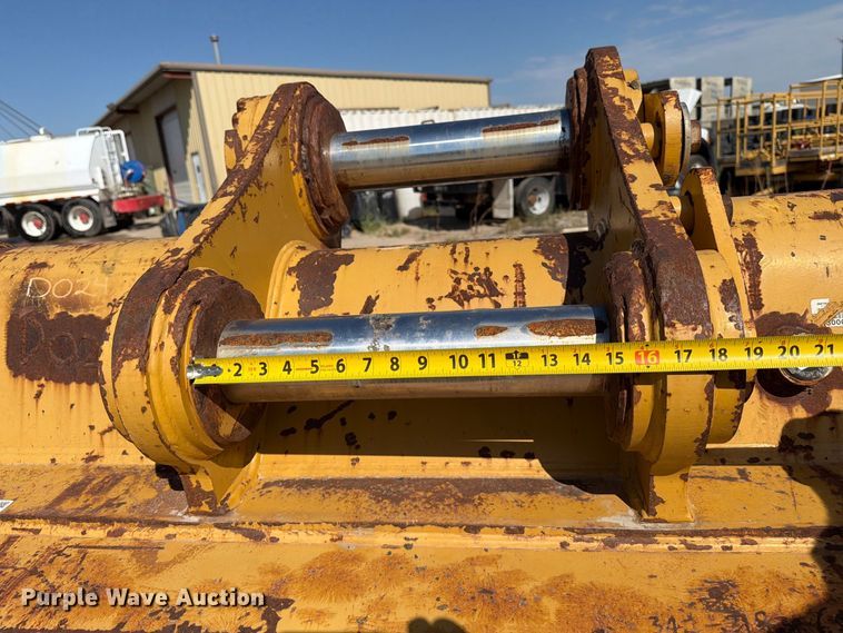 image for item MZ9966 Caterpillar excavator bucket