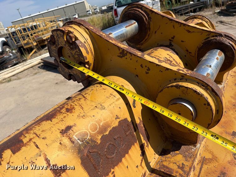 image for item MZ9966 Caterpillar excavator bucket