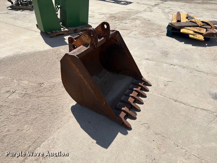 image for item MZ9969 Backhoe bucket
