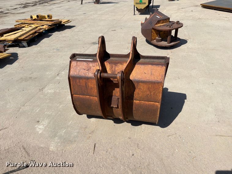 image for item MZ9969 Backhoe bucket