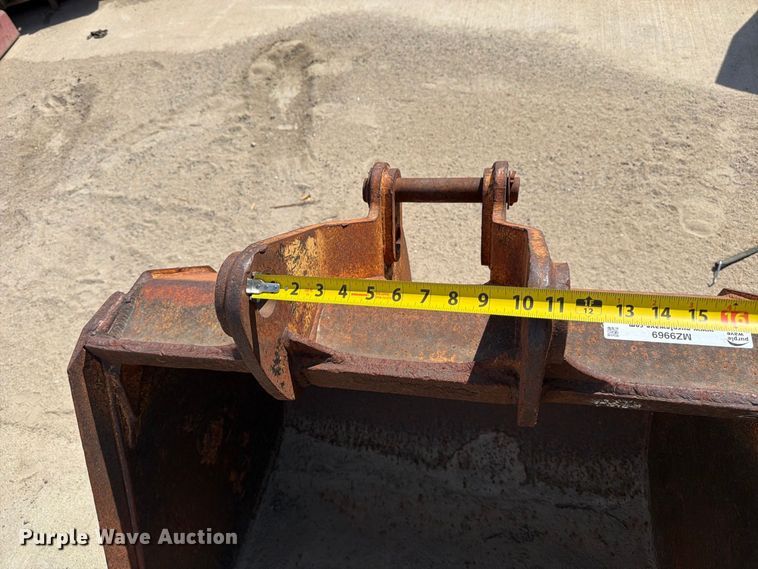image for item MZ9969 Backhoe bucket