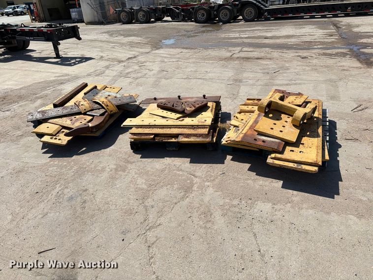image for item MZ9976 (3) pallets of scraper attachments