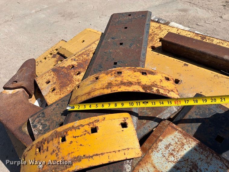 image for item MZ9976 (3) pallets of scraper attachments