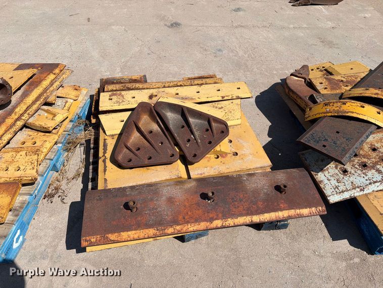 image for item MZ9976 (3) pallets of scraper attachments